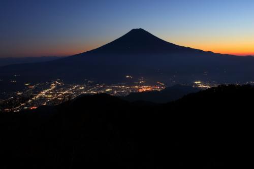 三ツ峠山からのトワイライト夜景を撮影